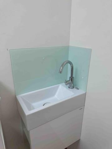 莊子緯 - 洗手台，烤漆玻璃擋水