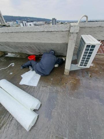 FRP玻璃纖維防水、室內外防水、內外牆油漆、仿石漆、侷限空間 - 南投大樓頂樓--FRP防水施工中 FRP玻璃纖維防水、室內外防水、內外牆油漆、仿石漆、侷限空間 - 南投大樓頂樓--FRP防水施工中