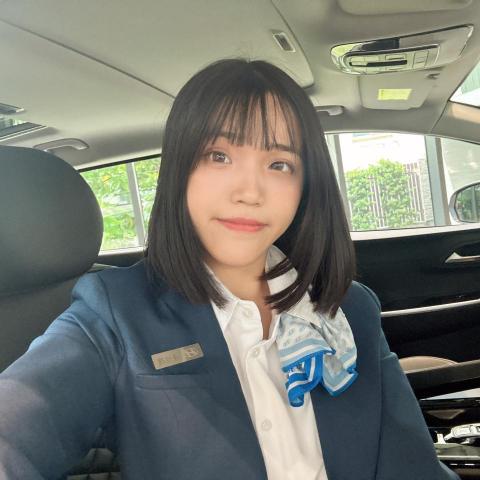 提供客服服務的專家陳怡瑄