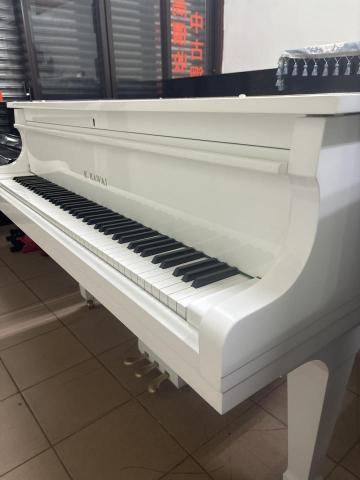 藝新鋼琴 - 白色平台式演奏琴