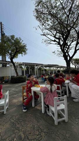 林郁芳 - 幼兒園助理