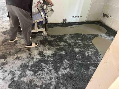 莊小吉 - 降噪水泥後自平泥修面。