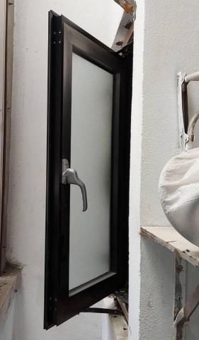 何美工程行 - 更換新推窗