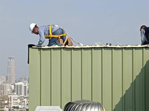 邑光鋼構鐵皮工程 - 更換鐵皮屋頂