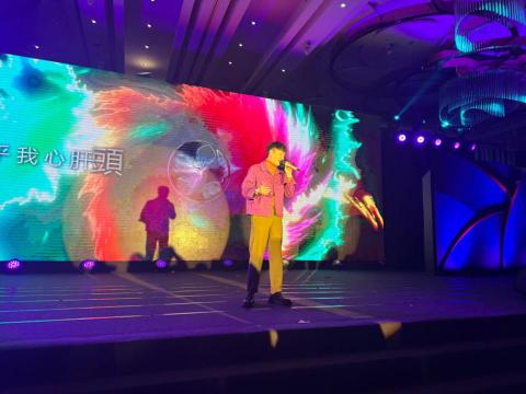 Adam個人工作室 - 企業春酒KV&VJ製作
&bull; 開場動畫
&bull; 藝人 光良、許富凱、梁文音 演唱Vj
&bull; 大會KV動畫
&bull; 轉場動畫
&bull; 長官&嘉賓TitleCard、LiveCam素材