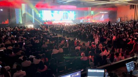 Adam個人工作室 - 南港展覽館 企業大會KV&VJ製作
&bull; 開場動畫
&bull; 藝人 動力火車、阿沁、李翊君 演唱Vj
&bull; 大會KV動畫
&bull; 轉場動畫
&bull; 長官&嘉賓TitleCard、LiveCam素材