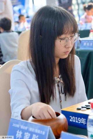 彤彤老師 - 跟不同城市的高手比賽