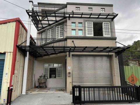 貴云企業社 - 採光罩、電動大門、欄杆、格柵