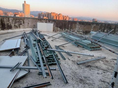 宅吉修 - 雙十屋定鐵皮拆除 宅吉修 - 雙十屋定鐵皮拆除