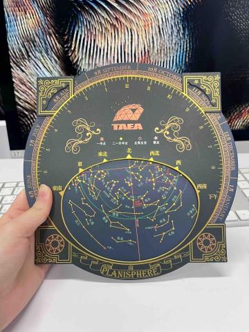 譚伊玹 - 對星座，風水，人類圖有一番研究，通常喜歡玄學類的人 人品都不差