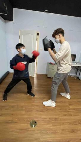 靠主創作拳擊設計 - 