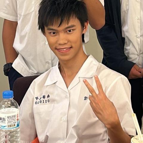 提供高中化學服務的專家郭哲愷