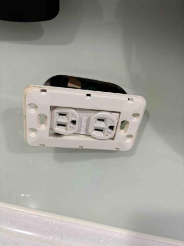 光堡電器有限公司 - 插座更換