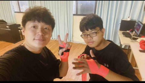 靠主創作拳擊設計 - 