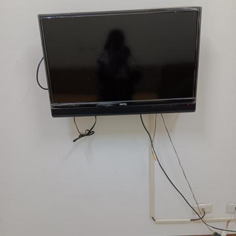 陳燕玲 - 電視灰塵前後擦拭乾淨後