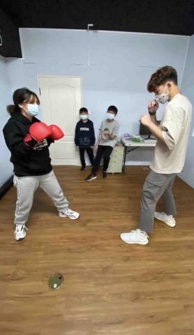 靠主創作拳擊設計 - 