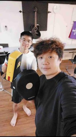 靠主創作拳擊設計 - 