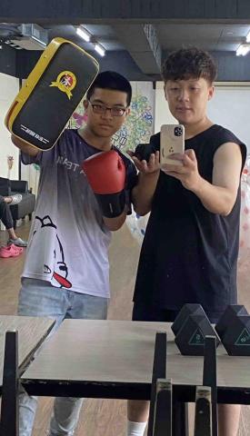 靠主創作拳擊設計 - 