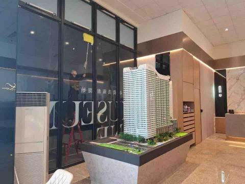 慈恩專業清潔 - 慈恩專業清潔

案場說明：高雄鼓山區銷售屋裝潢後清潔

1️⃣居家清潔（長期定點清潔）
2️⃣分租清潔
3️⃣退租清潔
4️⃣交屋清潔
5️⃣空屋清潔
6️⃣重點區域清潔（如：廚房 浴室 臥室）
7️⃣大樓清洗水塔以及公寓清洗水塔
8️⃣水塔清洗
9️⃣浴室洗除垢清洗
?廚房油汙清洗
1️⃣1️⃣水冷空调水塔清潔
1️⃣2️⃣5~15灑水車出租、工程用水、
園藝澆花、道路清洗、抑制揚塵、自來水運送
1️⃣3️⃣消毒除蟲
1️⃣4️⃣清運清潔
1️⃣5️⃣ 窗型及分離式冷氣清洗
1️⃣7️⃣高樓外牆蜘蛛人清