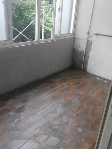 洪師傅 - 木紋磚地板軟底鋪設，堅固耐操