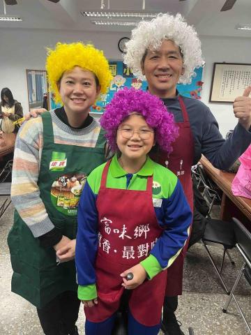 提供租車七人座服務的專家童智偉