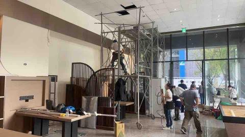 慈恩專業清潔 - 慈恩專業清潔

案場說明：高雄鼓山區銷售屋裝潢後清潔

1️⃣居家清潔（長期定點清潔）
2️⃣分租清潔
3️⃣退租清潔
4️⃣交屋清潔
5️⃣空屋清潔
6️⃣重點區域清潔（如：廚房 浴室 臥室）
7️⃣大樓清洗水塔以及公寓清洗水塔
8️⃣水塔清洗
9️⃣浴室洗除垢清洗
?廚房油汙清洗
1️⃣1️⃣水冷空调水塔清潔
1️⃣2️⃣5~15灑水車出租、工程用水、
園藝澆花、道路清洗、抑制揚塵、自來水運送
1️⃣3️⃣消毒除蟲
1️⃣4️⃣清運清潔
1️⃣5️⃣ 窗型及分離式冷氣清洗
1️⃣7️⃣高樓外牆蜘蛛人清