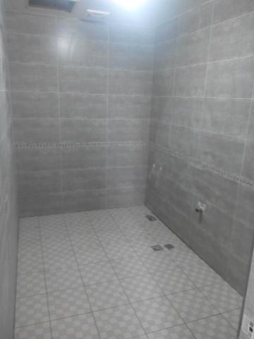 洪師傅 - 浴室牆面地板鋪設，傳統方式，牆面穩固，排水良好