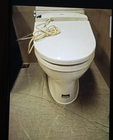 薛 - 大安路民宅住戶馬桶矽利康收邊