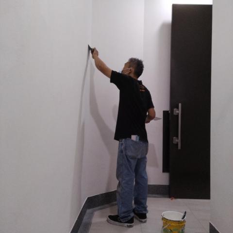 薛 - 
永和新建大樓，
戶內室內外連公設油漆裂痕AB膠修補