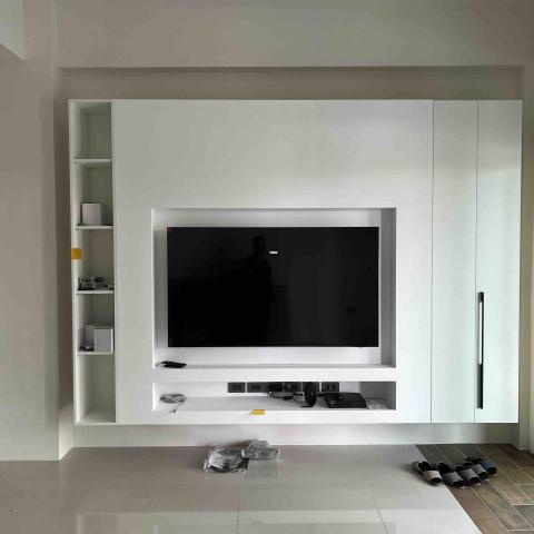 楊東倫 - 電視壁掛工事