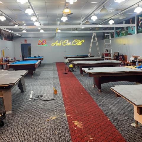 提供撞球服務的專家許先生