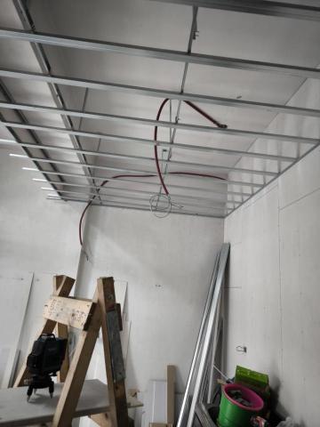 偉勝工程行 - 暗架天花板施工中