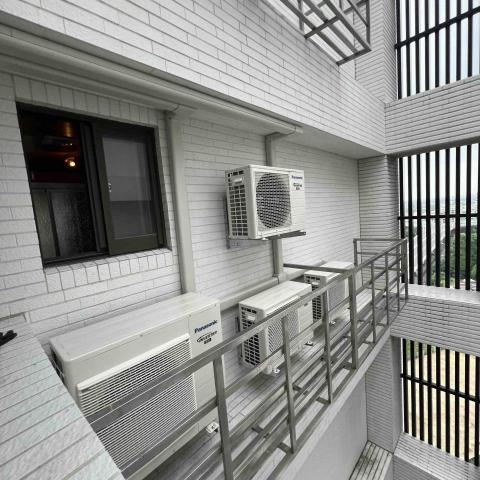 楊東倫 - 冷氣銅管美化管槽修飾