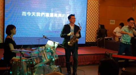 YiJie Chiang - 樂團表演