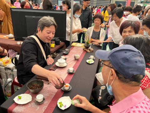 吳幸儒 - 苗栗縣終身學習成果展帶領學生設席接待