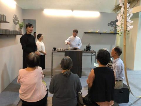 吳幸儒 - 南投世界茶博會擔任司茶