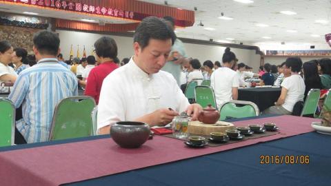 吳幸儒 - 佛光山本山擔任司茶人