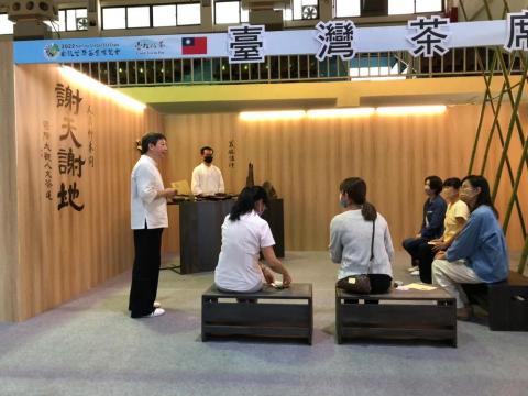 吳幸儒 - 南投茶博會臺灣茶席館擔任解說