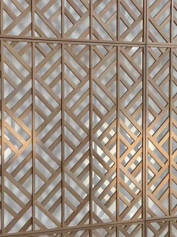 詹善博 - 實木格柵窗花製作利用相同的擺放規律來形成悠美的光影變化
