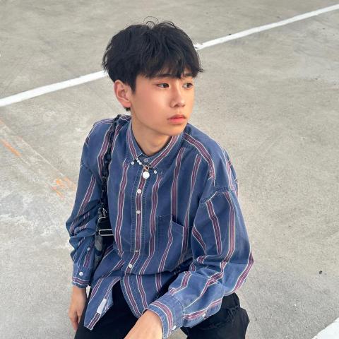 提供宣傳海報服務的專家Chen Jie