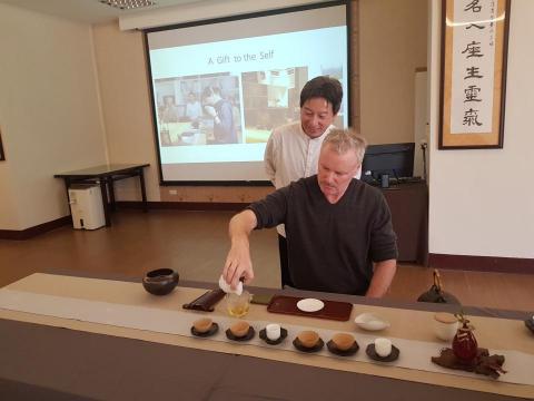 吳幸儒 - 茶及飲料作物改良場桃園總場外國交換生習茶