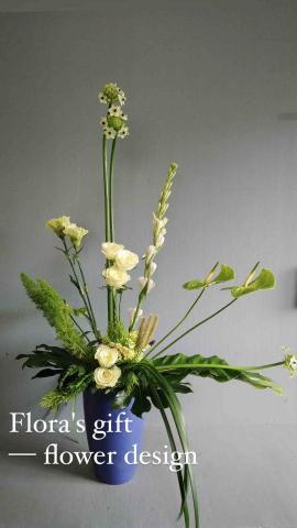 Flora's gift - 典雅盆花（三角群組式