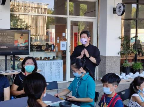 吳幸儒 - 彰化小旅行擔任茶藝推廣解說人員