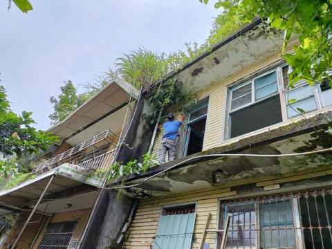 劉振興工程 居家修繕 園藝 油漆 統包 - 空置屋雜草清除工程。（施工中）