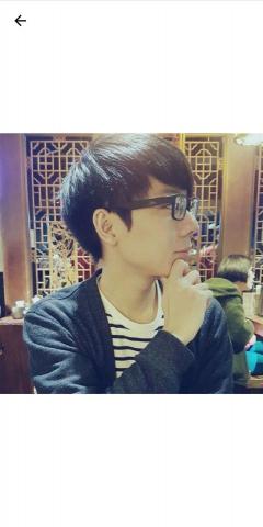 提供數據分析服務的專家李先生（Han）