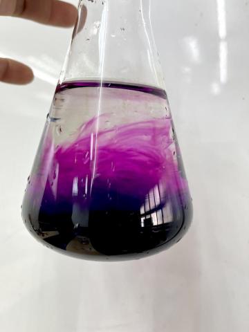 阿廟 - 帶學生做實驗