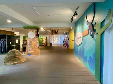 王思驊 - 台北市立動物園「動物福利小站」展場設計及繪製