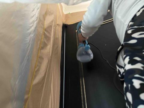 東東專業油漆工作室 - 硫化銅門噴塗施工