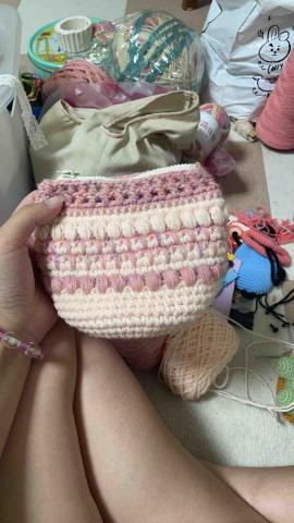 鄭憶珊 - 毛線鉤織（小包包）