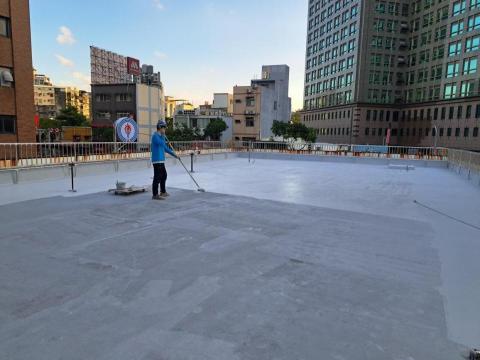 冠華油漆工程 - 防水施工中